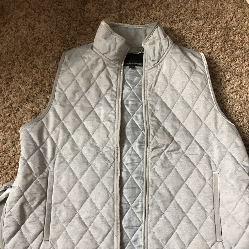 Vest with velvet bows
